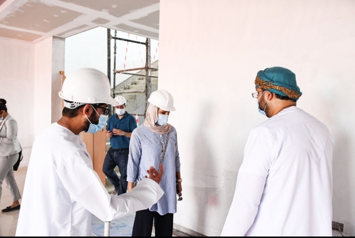 المهندسة سهام الحارثية: تتفقد سير العمل في مشروع روز فليج في مسقط هيلز 3 IMG ٢٠٢٠٠٧١٢ ١٣٠٦٥٢