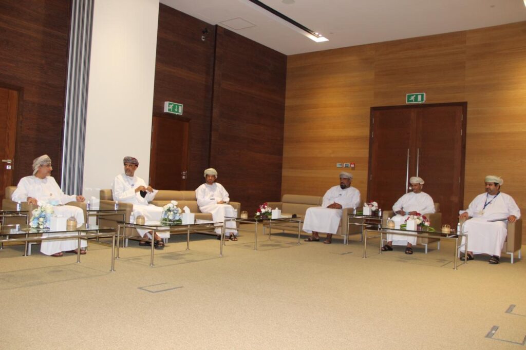 وكيل العمل يزور عدداً من المنشآت بمدينة صور الصناعية ويوجه الشركات بالإحلال وصناعة فرص عمل للمواطنين 3 IMG 20200921 WA0009