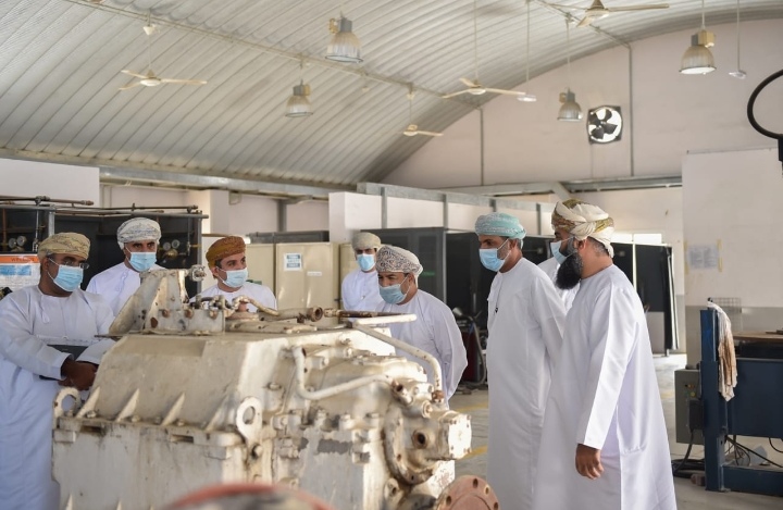 رئيس جامعة التقنية والعلوم التطبيقية يزور عدد من فروع الجامعة 2 IMG ٢٠٢٠٠٩١٥ ١٢٠٤١٥